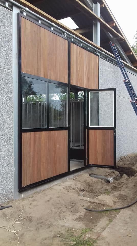 Dubbele staldeur te Sint-Pietersleeuw - afbeelding 4