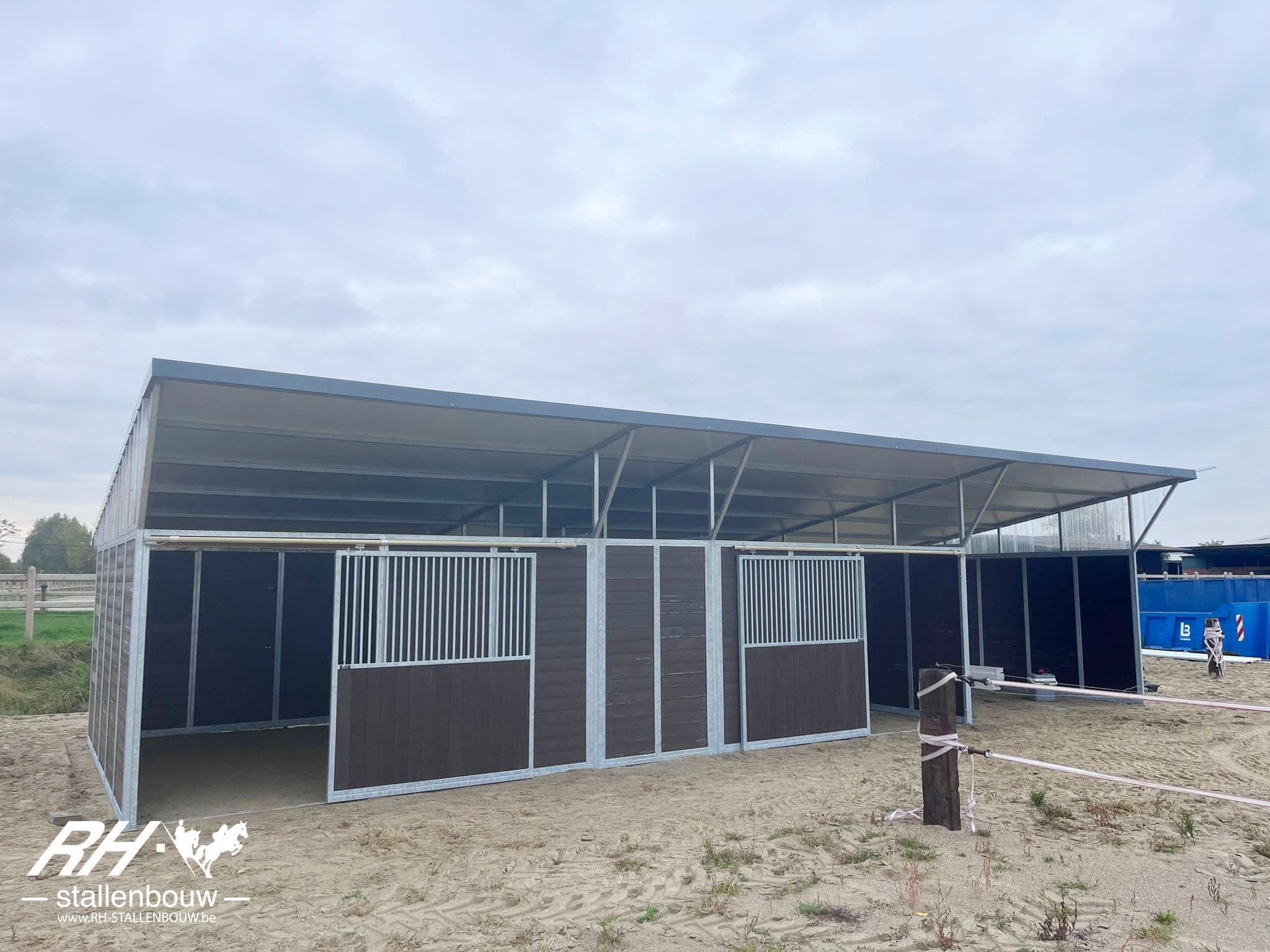 Nieuwe Basic+ buitenstallen met voedergang - afbeelding 3
