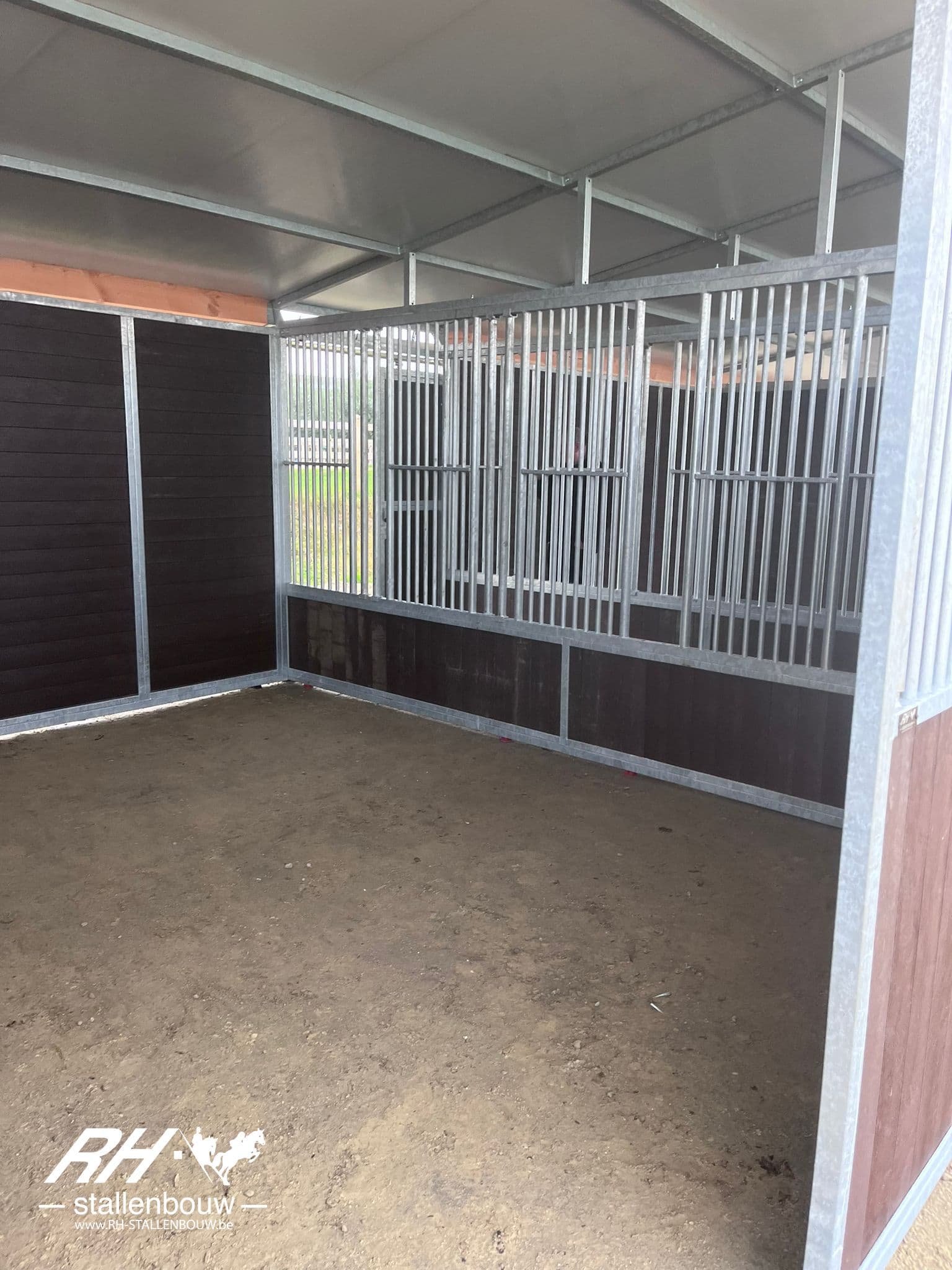 Nieuwe Basic+ buitenstallen met voedergang - afbeelding 4
