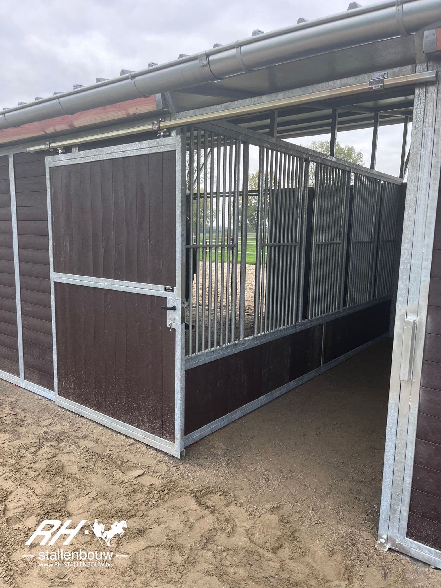 Nieuwe Basic+ buitenstallen met voedergang - afbeelding 8