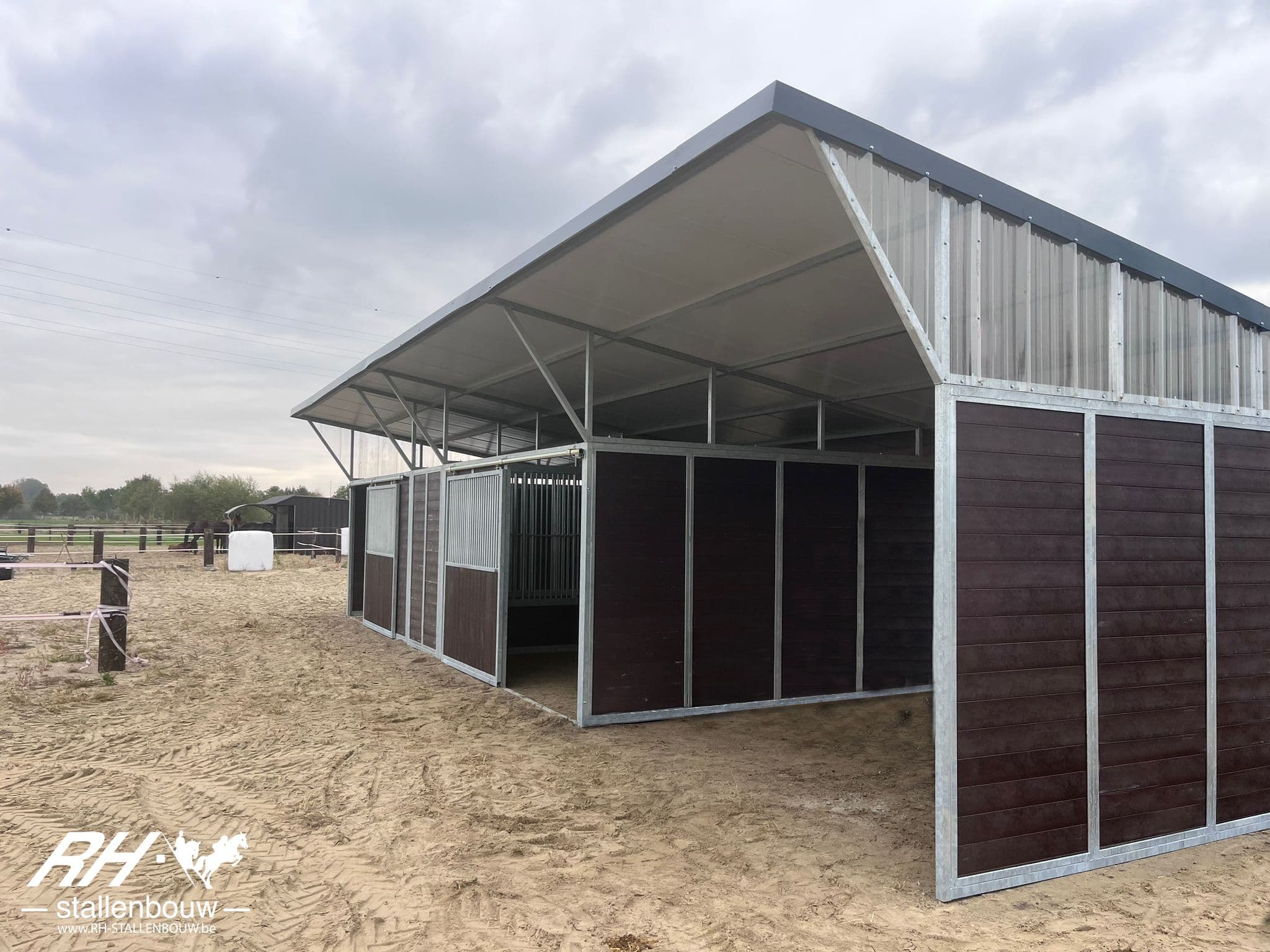 Nieuwe Basic+ buitenstallen met voedergang - afbeelding 9