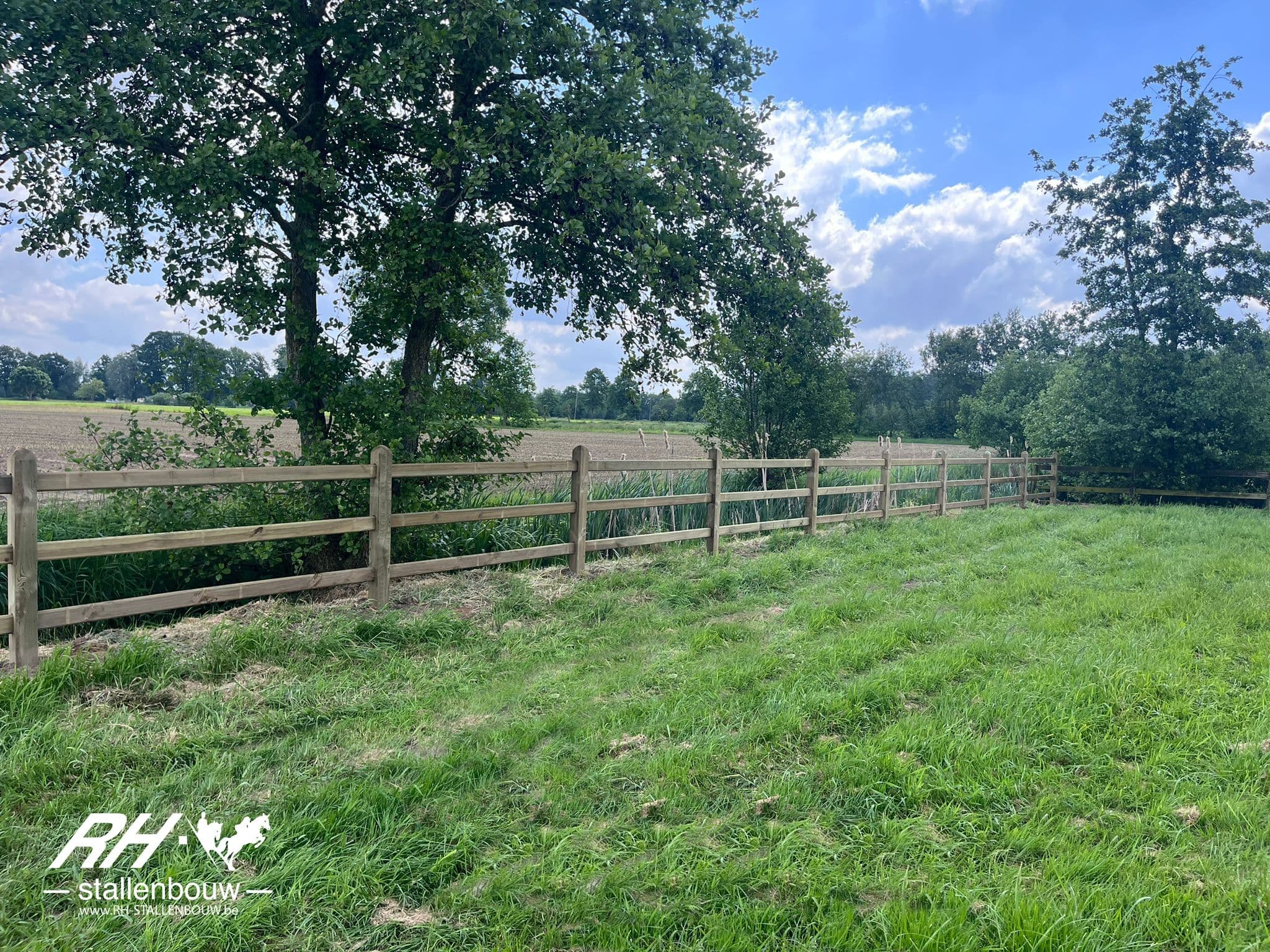 Dubbele schuilstal met onderhoudsvrije kunststof planken - afbeelding 5