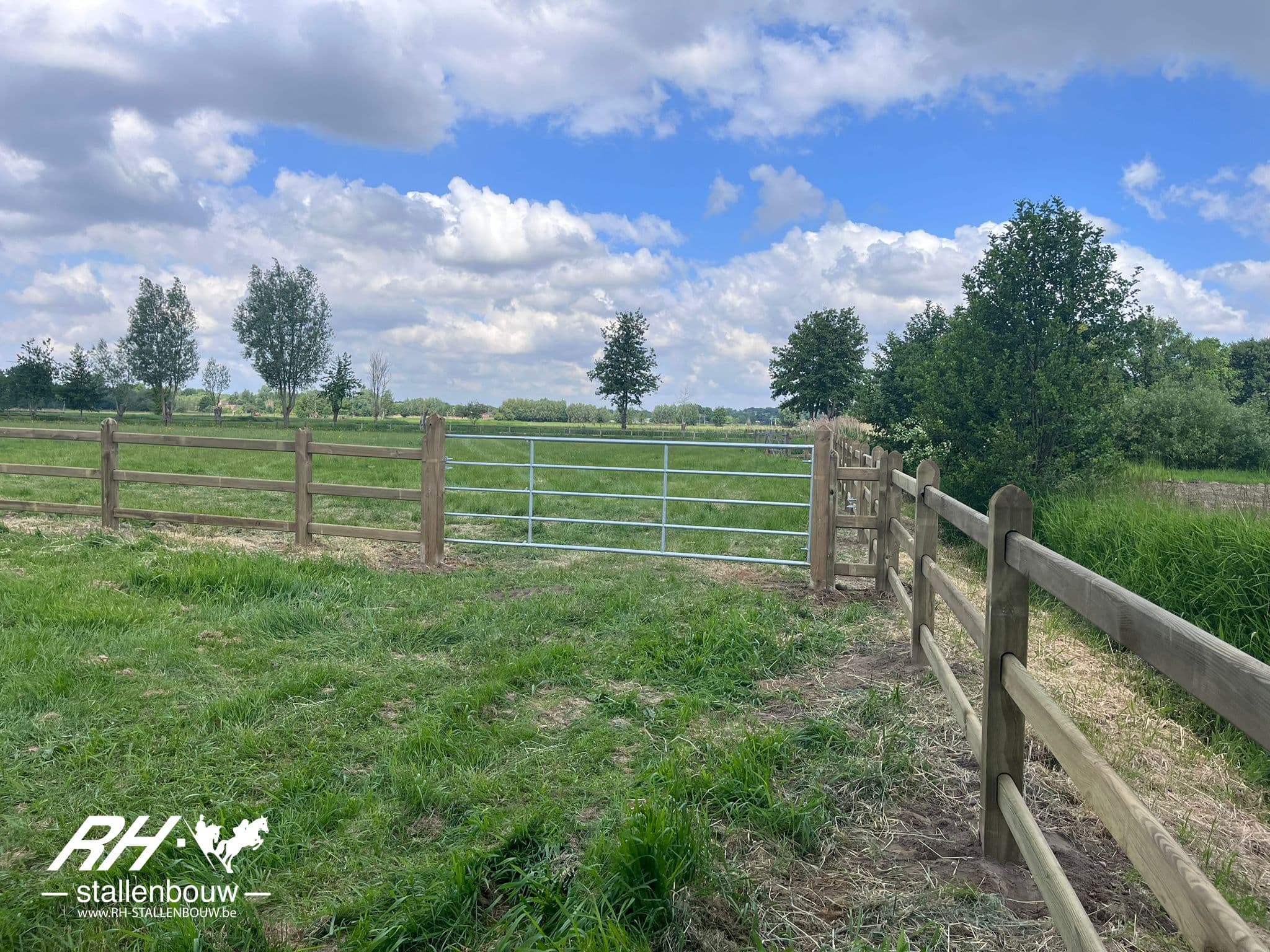 Dubbele schuilstal met onderhoudsvrije kunststof planken - afbeelding 6