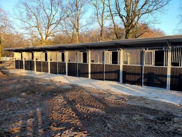 Buitenstallen te Belsele - afbeelding 1