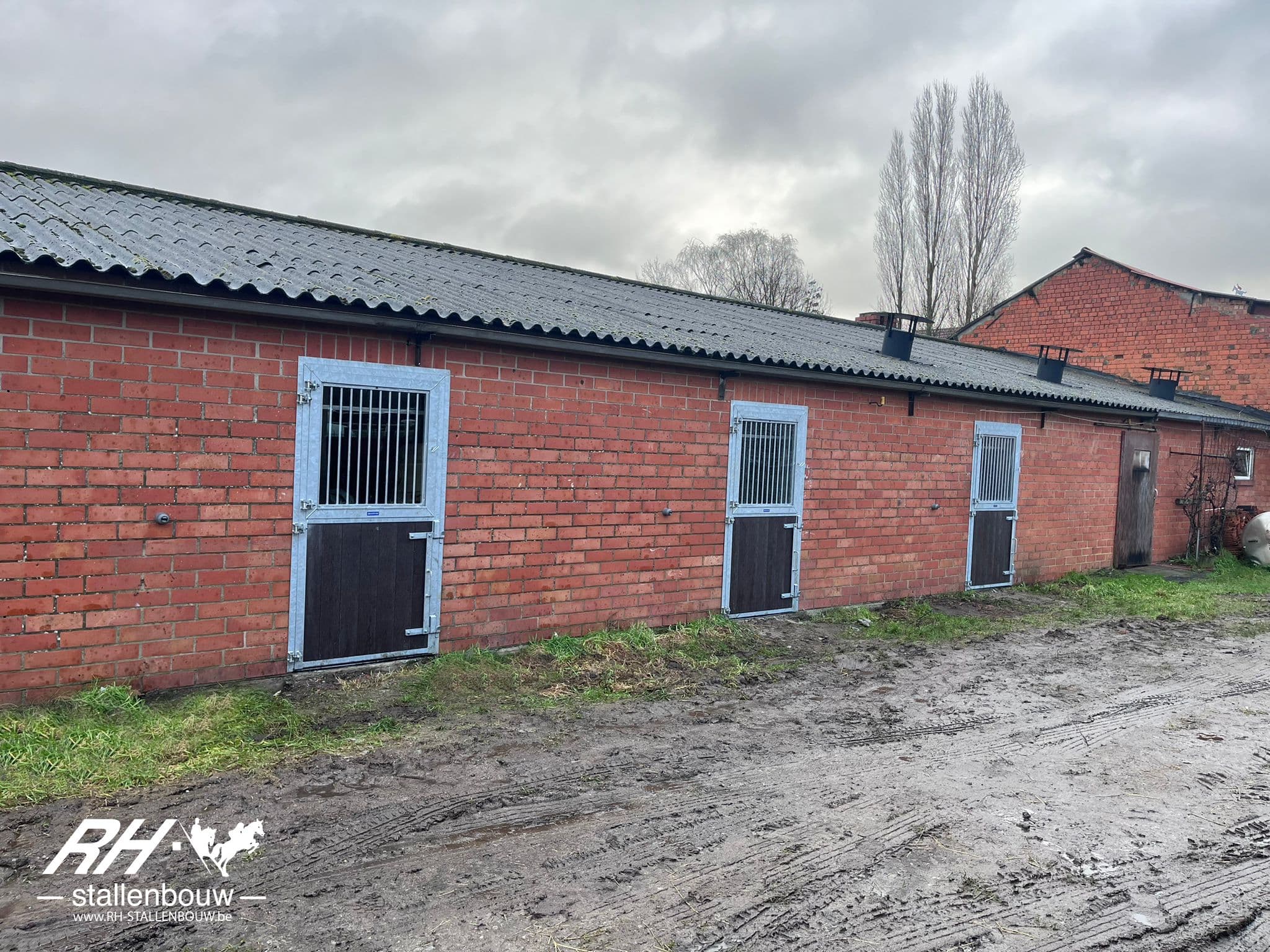 Opendraaibare voer- & zijwanden en draaideuren draai/kiep - afbeelding 2