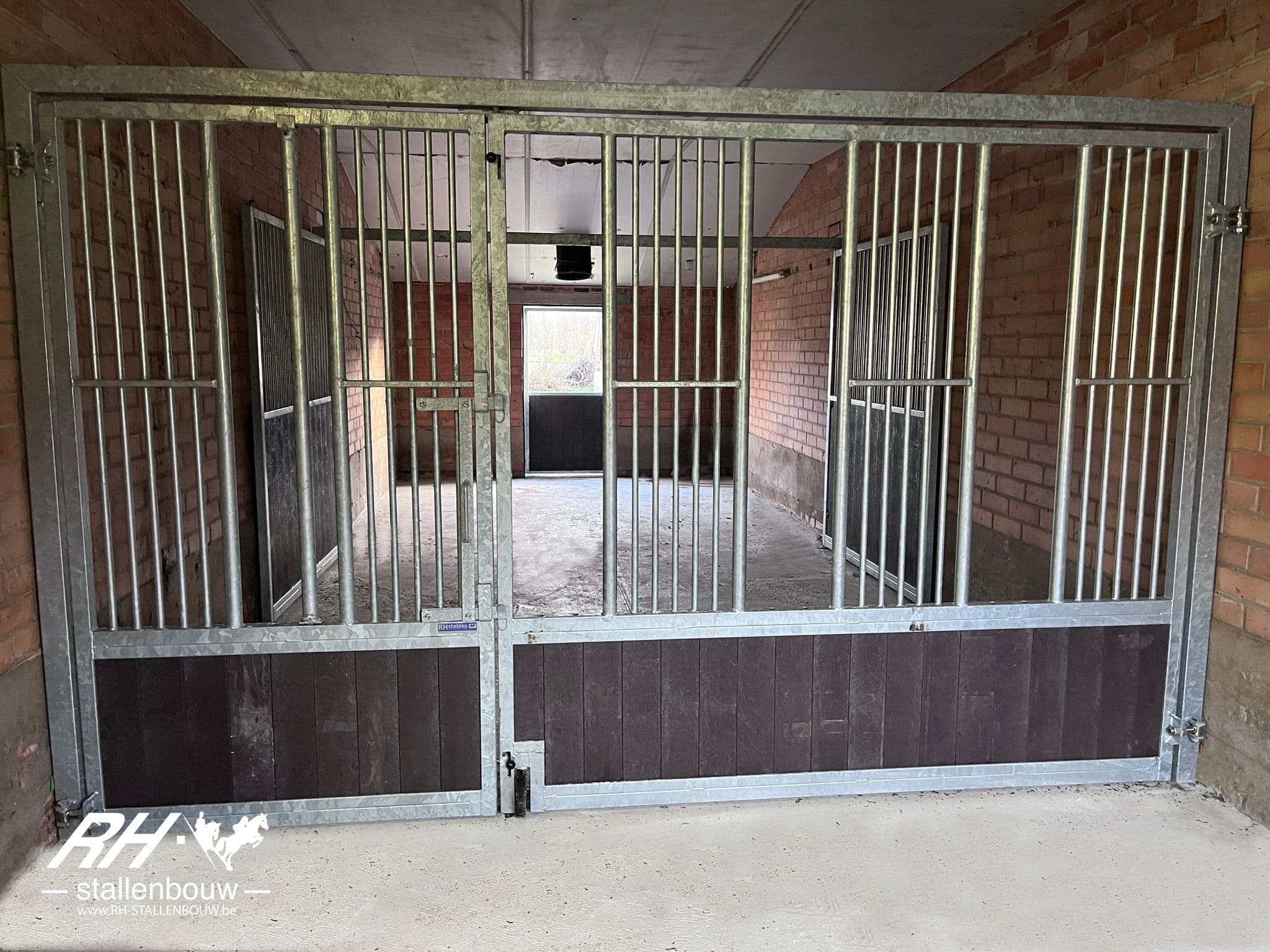 Opendraaibare voer- & zijwanden en draaideuren draai/kiep - afbeelding 5