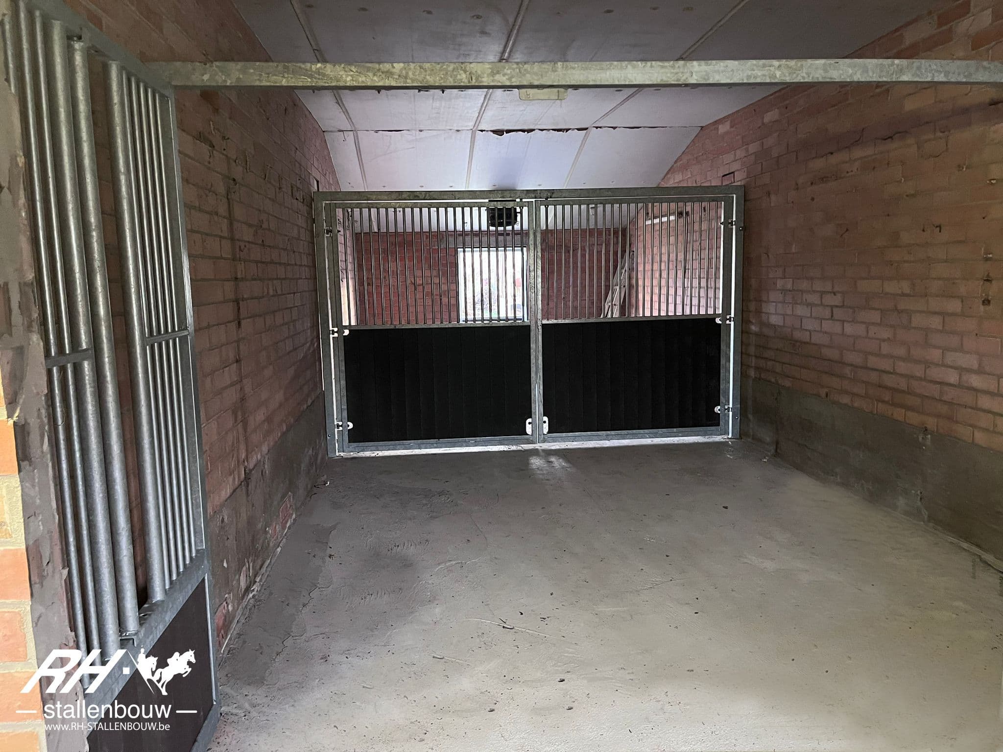 Opendraaibare voer- & zijwanden en draaideuren draai/kiep - afbeelding 6