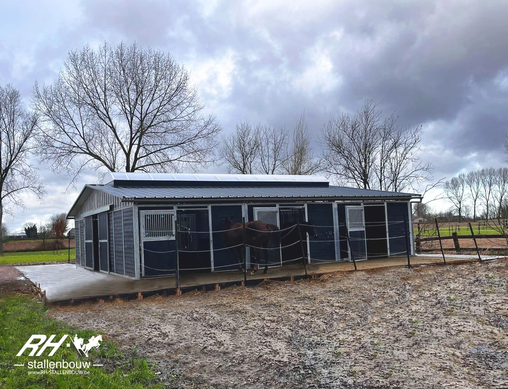 Systeemstal met een lichtstraat te Temse - afbeelding 1