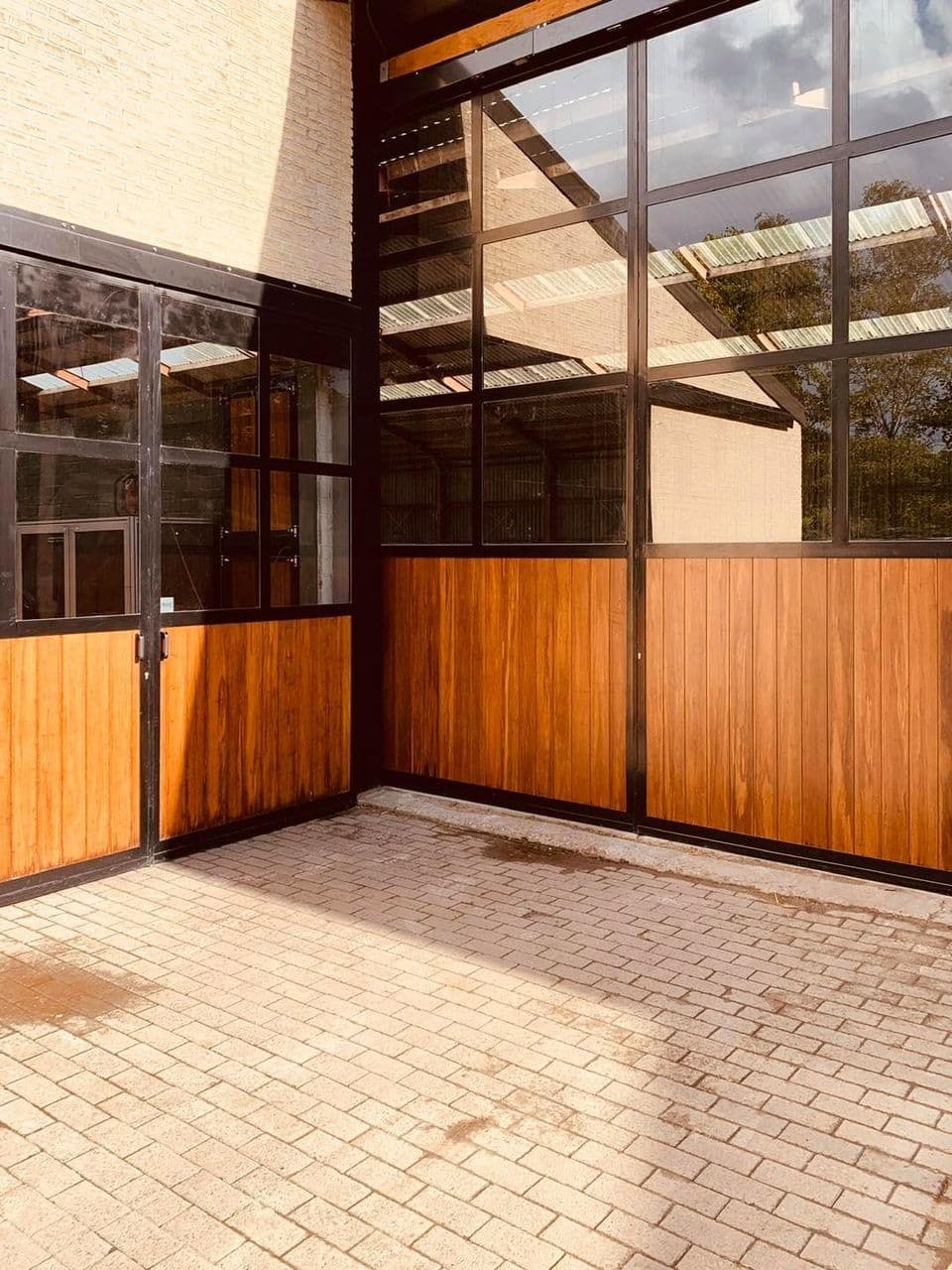 Paardenstal te Belsele - afbeelding 1