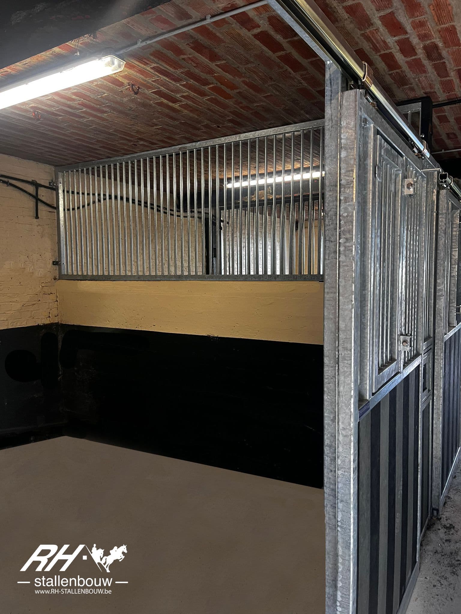 Binnenstallen te Grez-Doiceau - afbeelding 1