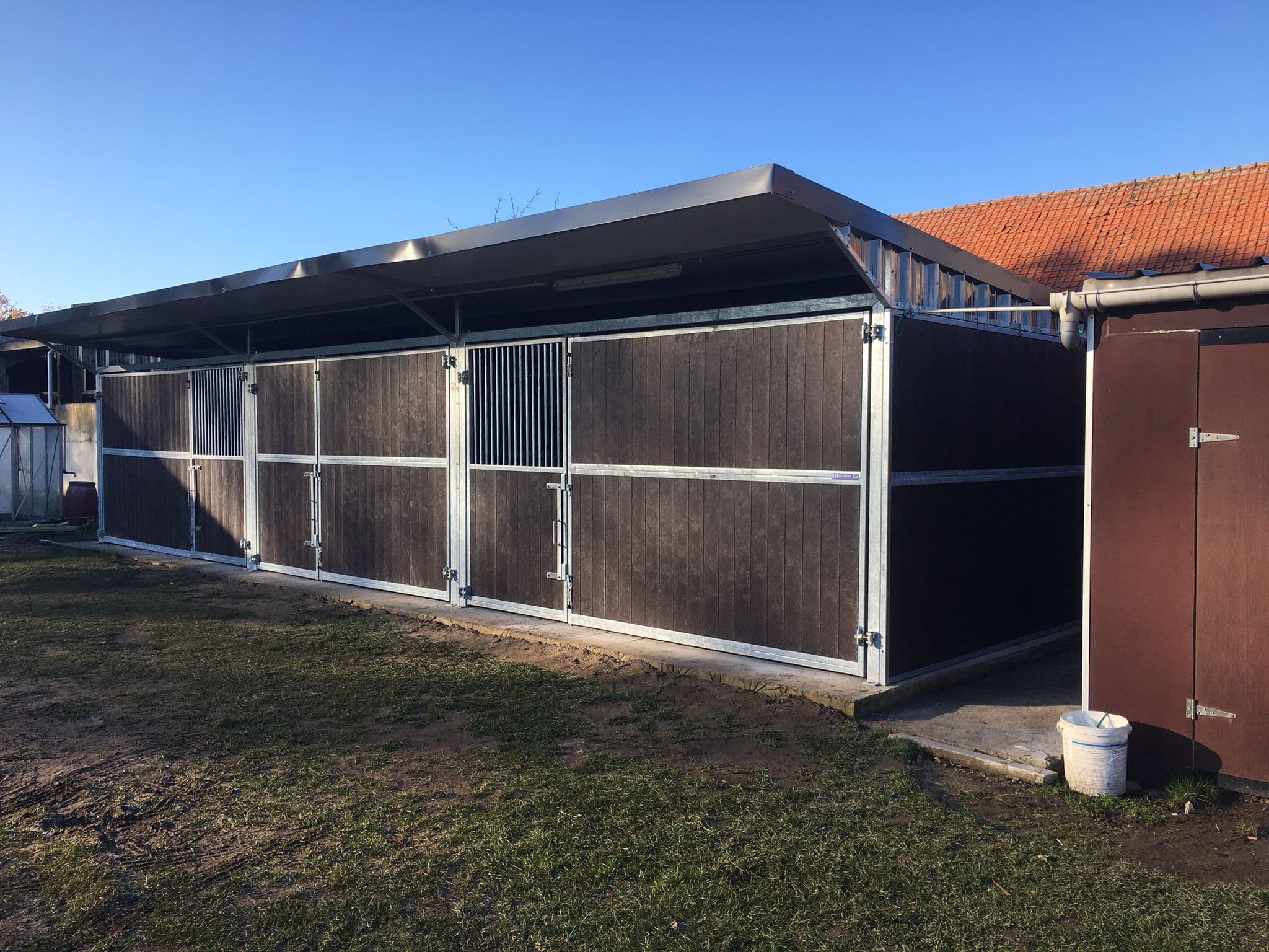 Buitenstal te Stekene - afbeelding 1