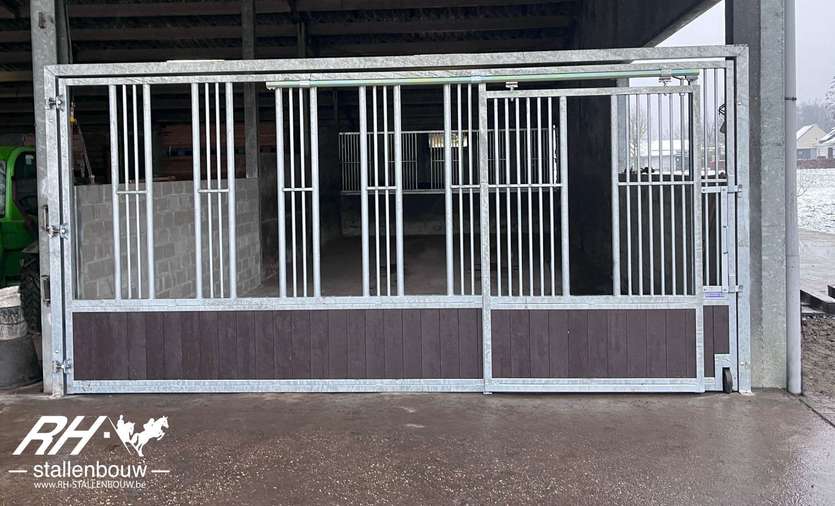 Voerwand met extra brede schuifdeur – ideaal voor grotere paarden - afbeelding 2
