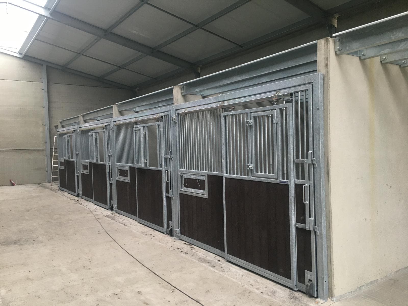 Voorwanden basic model "Evita" met draaibare voerbak - afbeelding 5