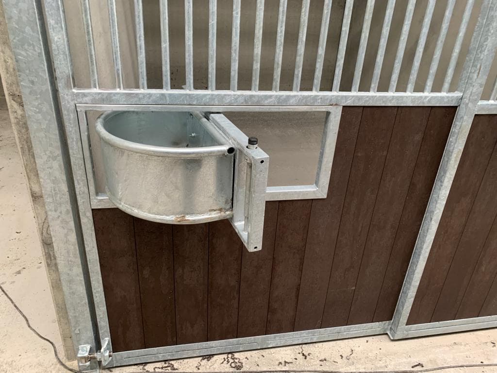 Voorwanden basic model "Evita" met draaibare voerbak - afbeelding 3