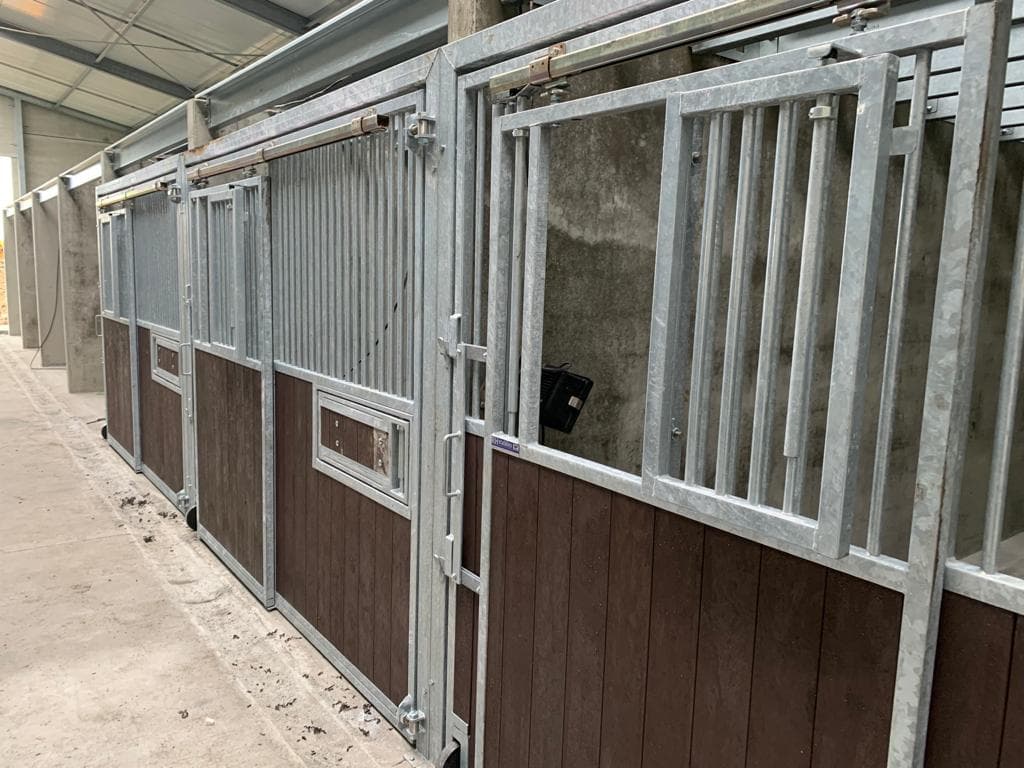 Voorwanden basic model "Evita" met draaibare voerbak - afbeelding 4