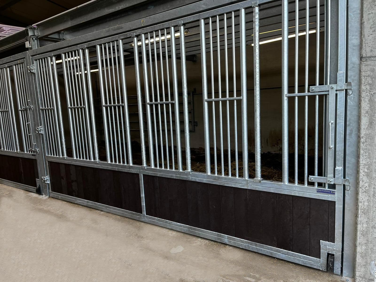 Voorwanden basic model "Evita" met draaibare voerbak - afbeelding 8