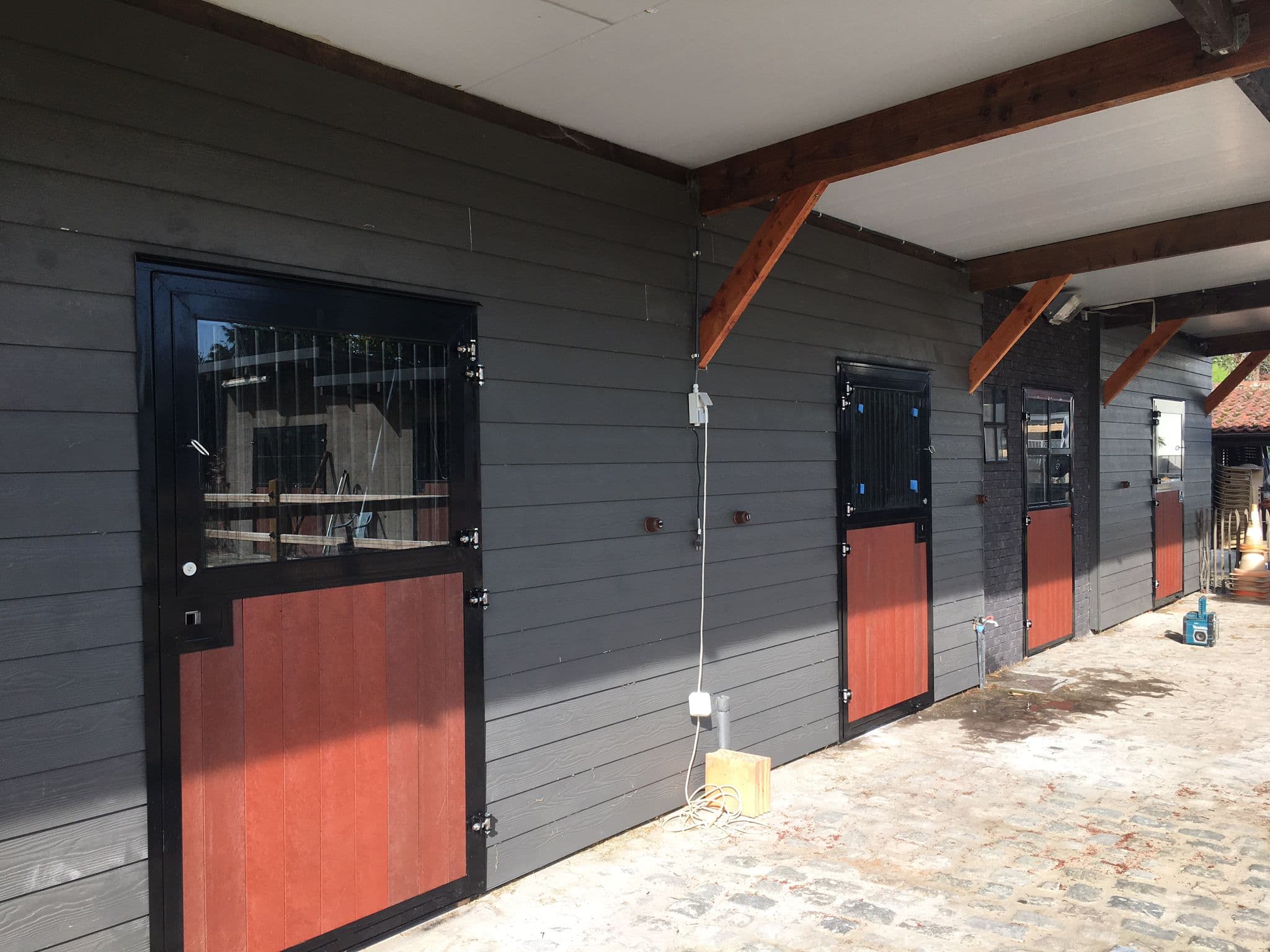 Staldeuren te Laarne - afbeelding 1