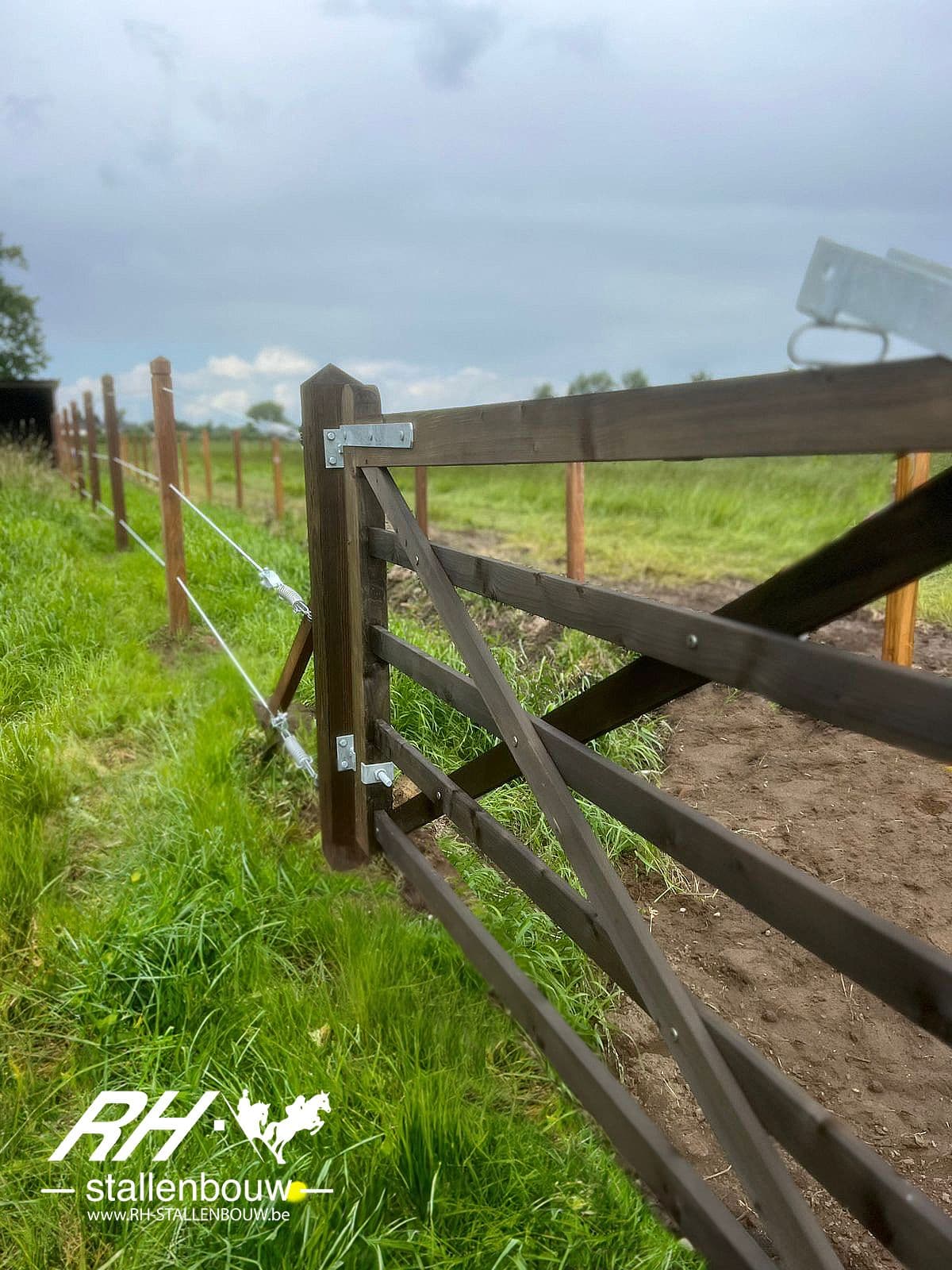 Hardhouten omheining te beveren - afbeelding 2