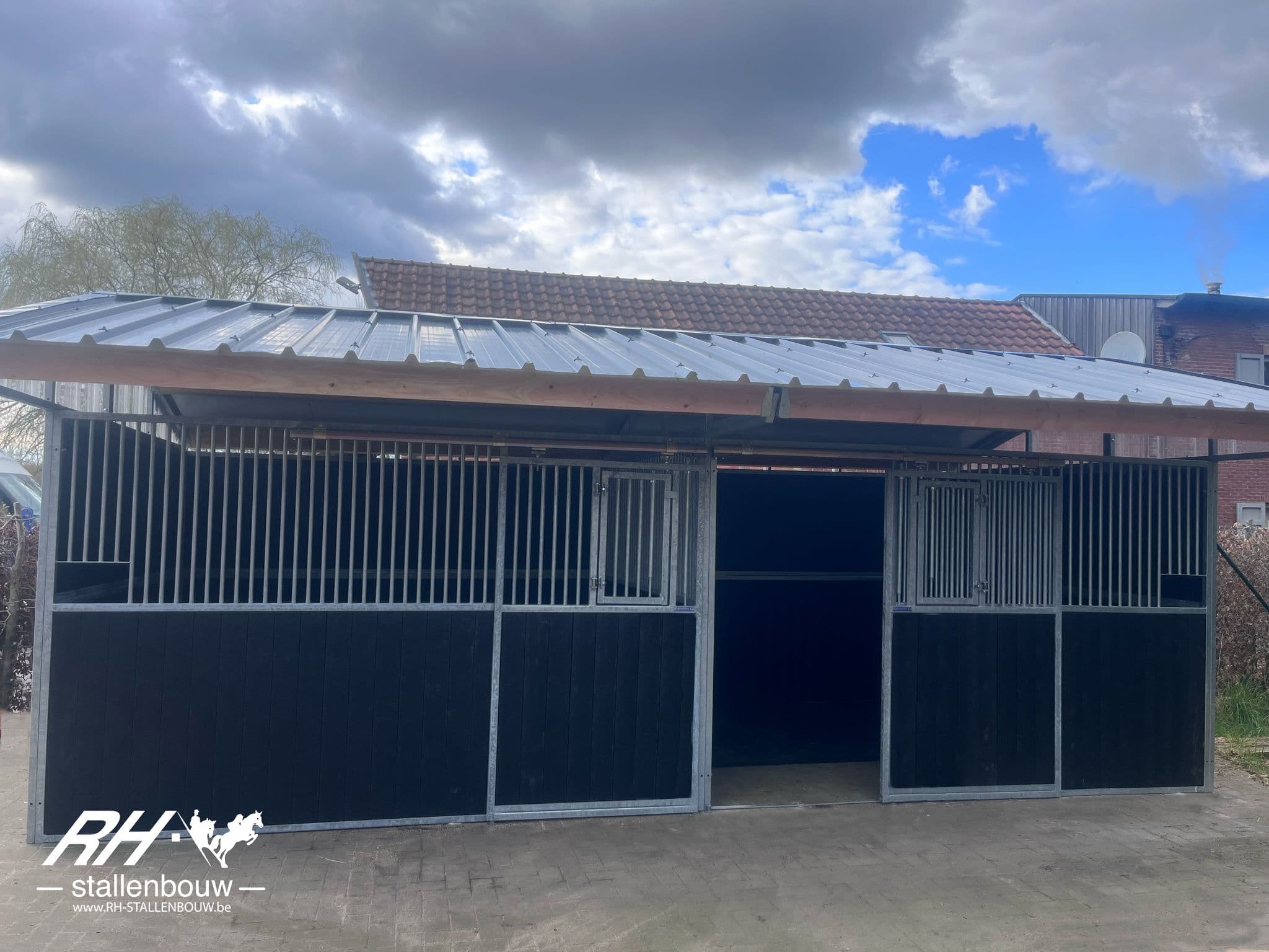 2 buitenstal met puntdak - afbeelding 3