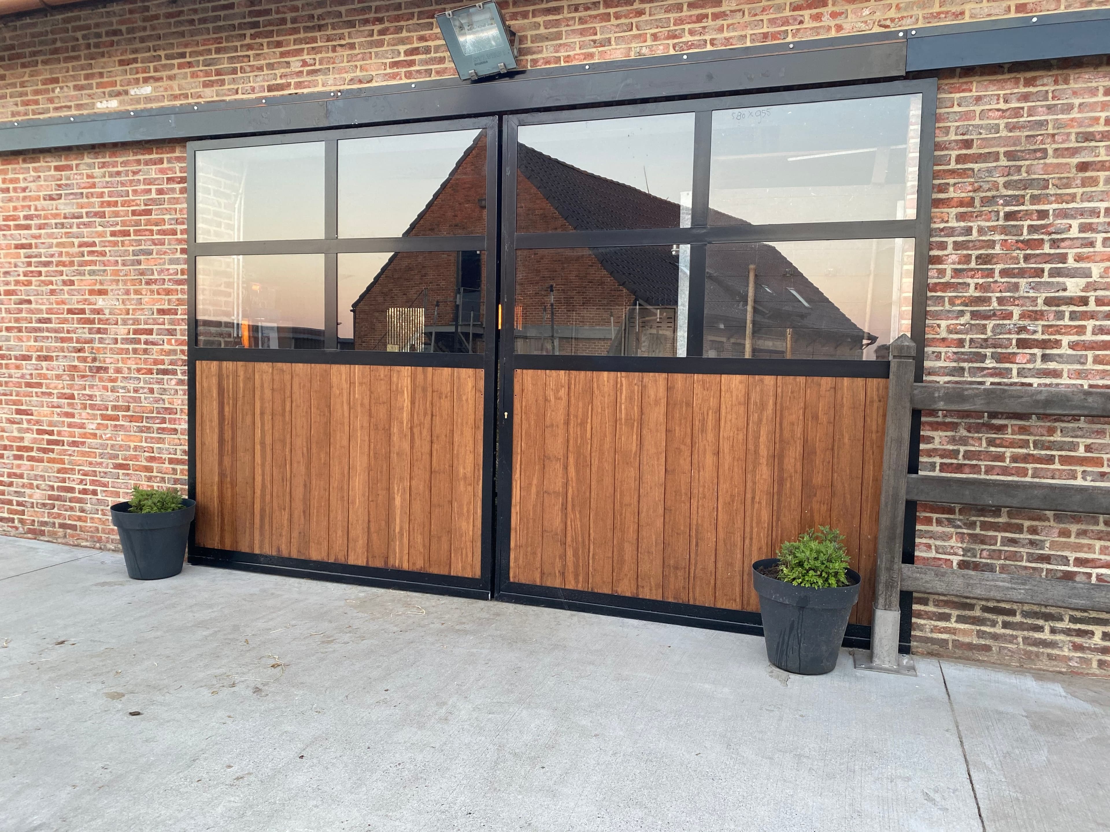 dubbele schuideur gepoedercoat met kruisroede